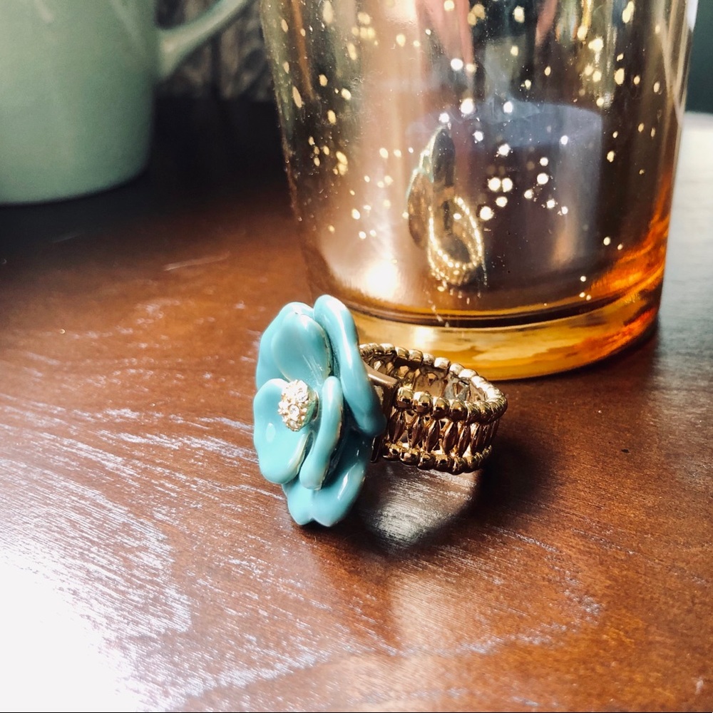 Adjustable Flower Ring - Picture 2 of 3